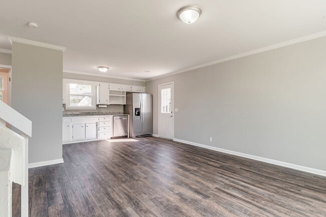 Building Photo - 1311 Mini Ct N