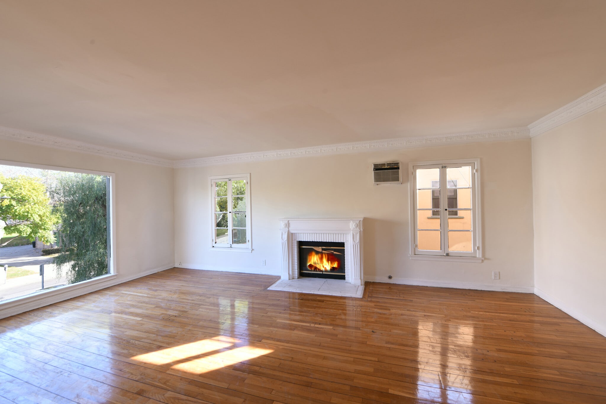 Building Photo - 913 Le Doux Rd