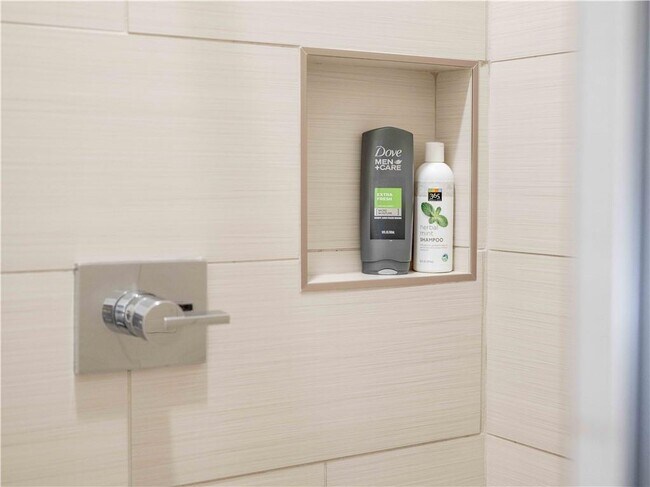 Building Photo - 352 W 5th St