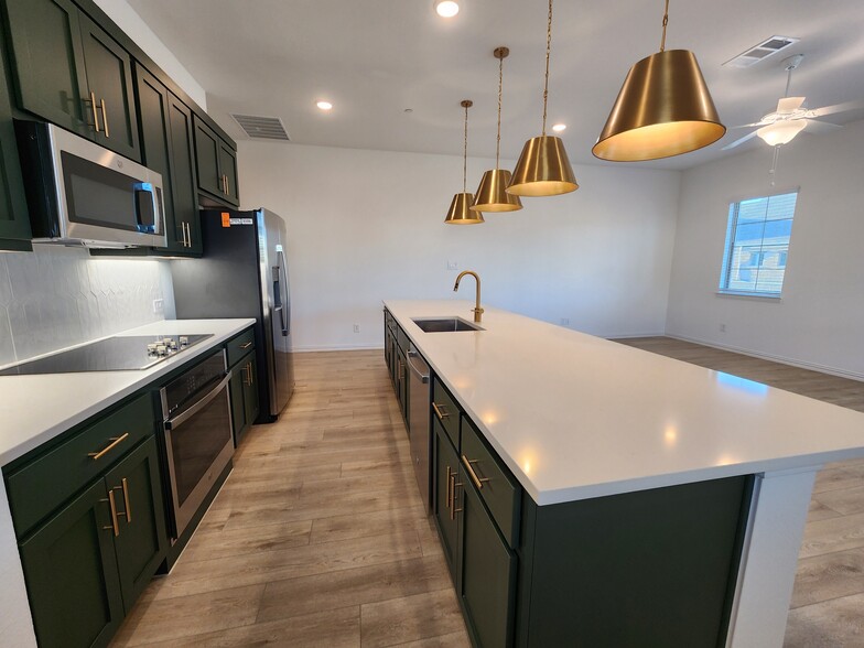 KITCHEN - 634 Redwood Way