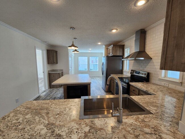 Building Photo - 521 Eland Dr