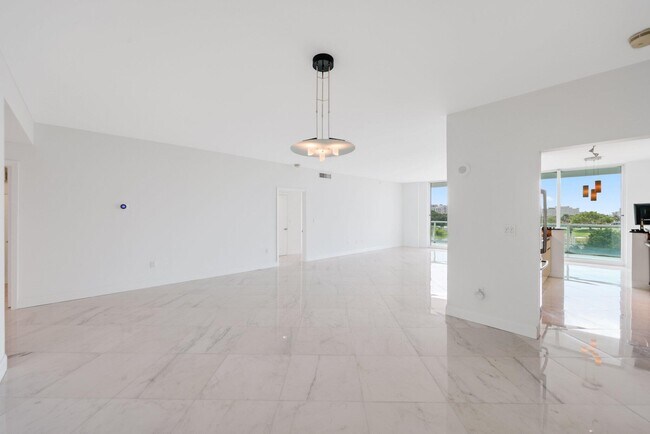 Building Photo - 500 SE Mizner Blvd