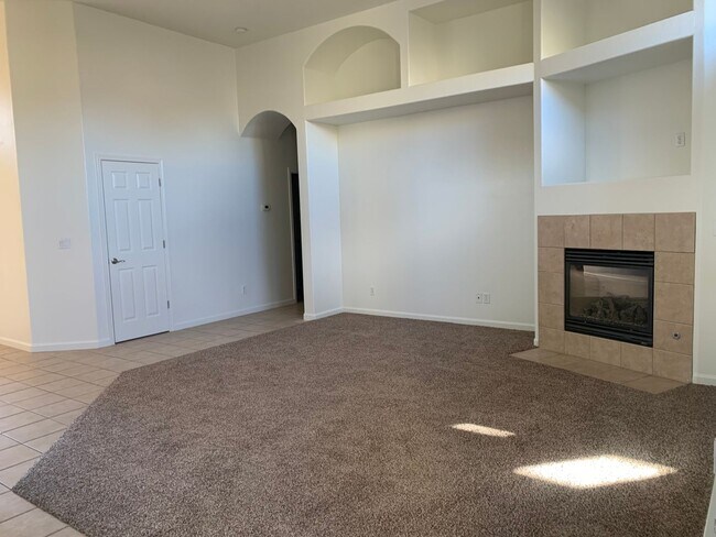 Building Photo - 1235 Paradise Loop