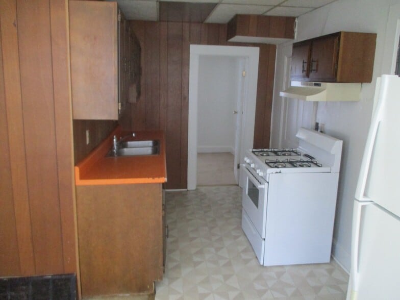 Building Photo - 922 Cameron Ave