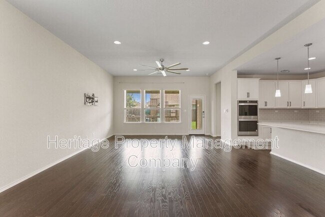 Building Photo - 942 Blue Violet