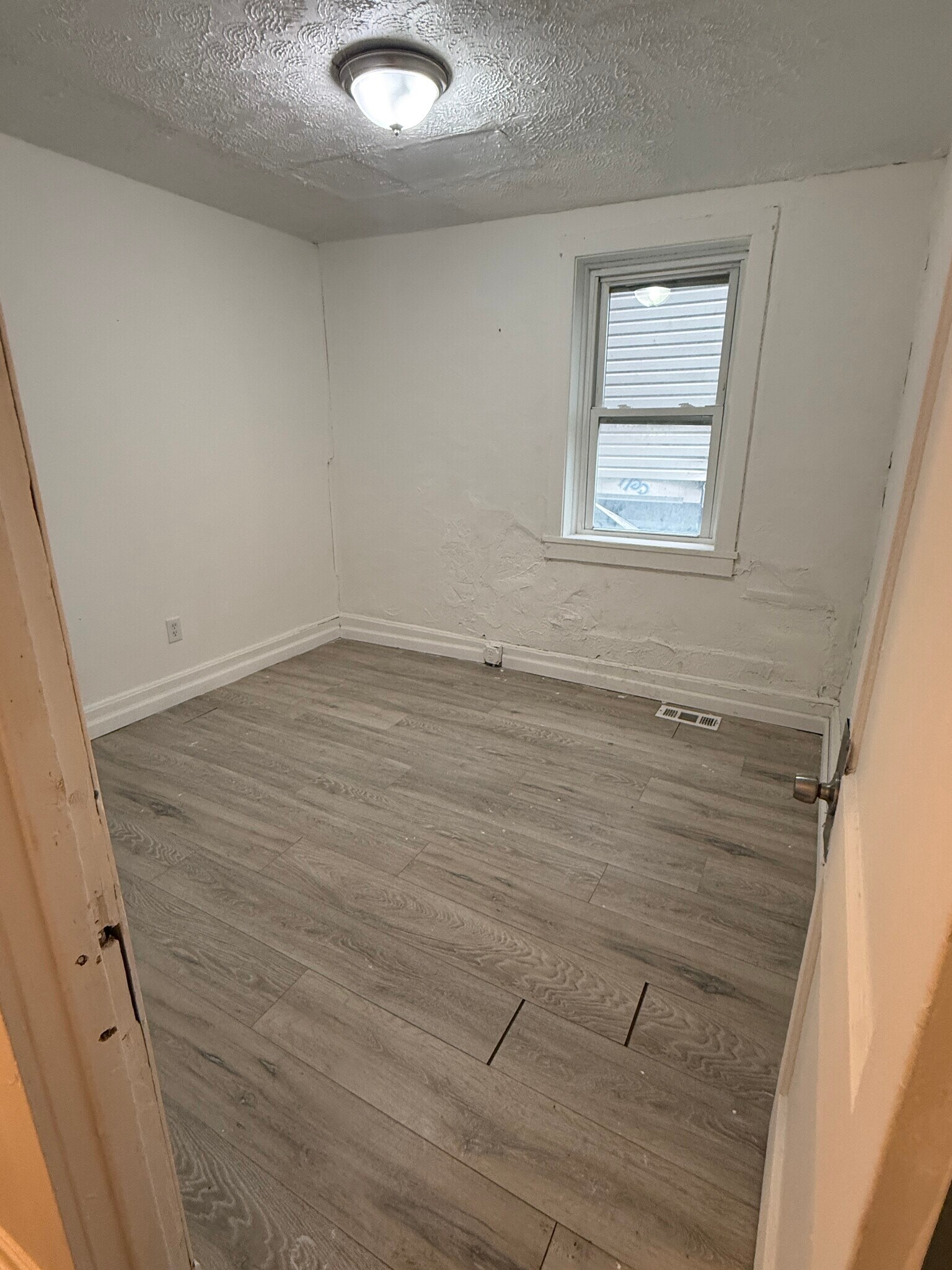 Building Photo - 15220 Saranac Rd