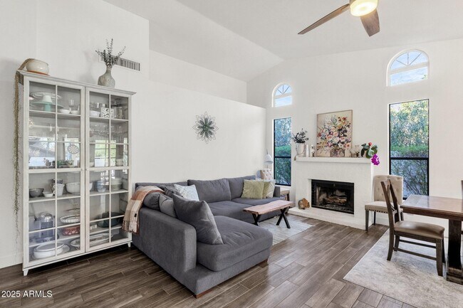 Building Photo - 5015 E Karen Dr