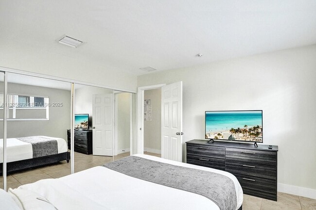 Building Photo - 1018 Adams St