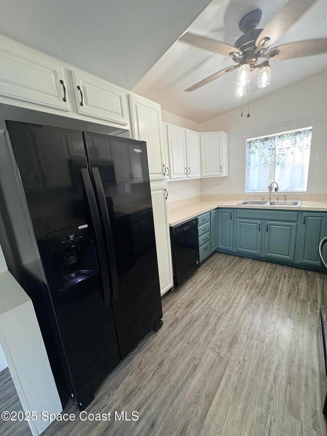 Building Photo - 1217 Pinewood Dr