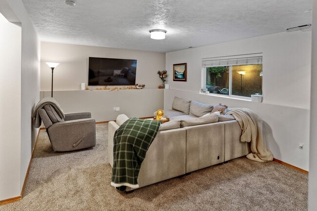 Building Photo - Beautifully done 3 bed 3 bath home in Greenacres/liberty lake area