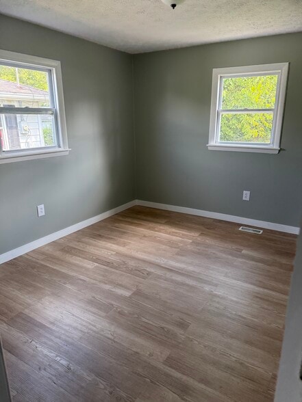 Bedroom 2 - 114 Waveland Ave