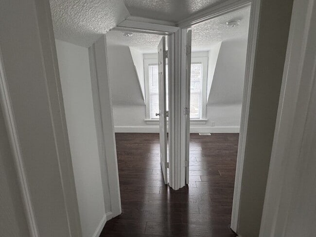 Building Photo - 714 Ovid Ave