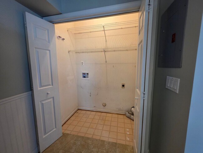 Building Photo - PEMBROKE CROSSING CONDOS