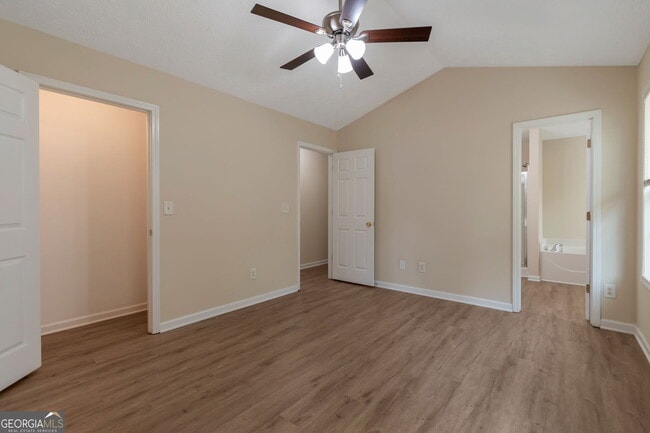 Building Photo - 3862 Chase Dr
