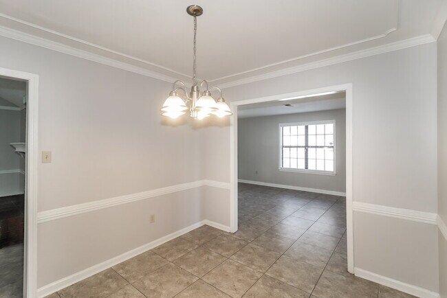 Building Photo - 6610 Shaker Ln