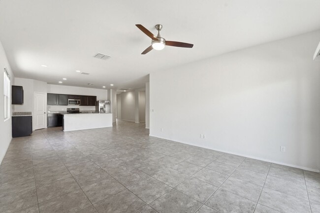 Building Photo - Stylish 3BR Home with Granite Counters + Community Parks & Splash Pads