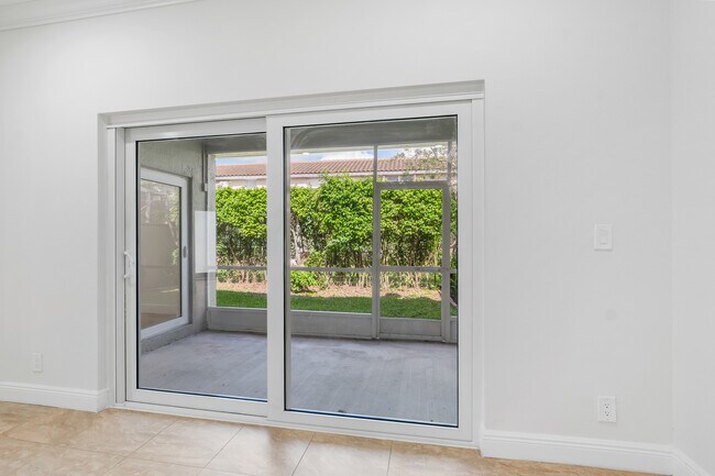 Building Photo - 5611 NW 118th Dr