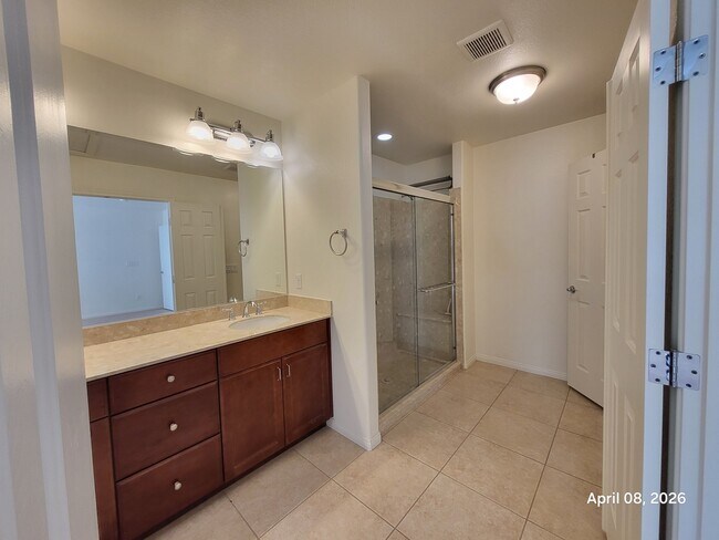 Building Photo - 5882 Azzura Palms Ave