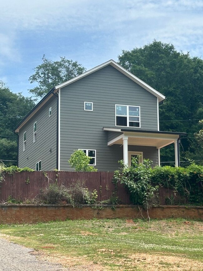 Building Photo - 4 Bedroom New Construction, 1 mile from Campus and Downtown