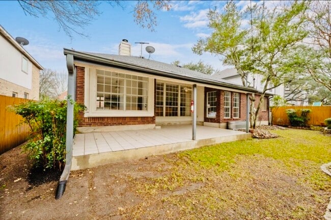 Building Photo - 2310 Falcon Dr