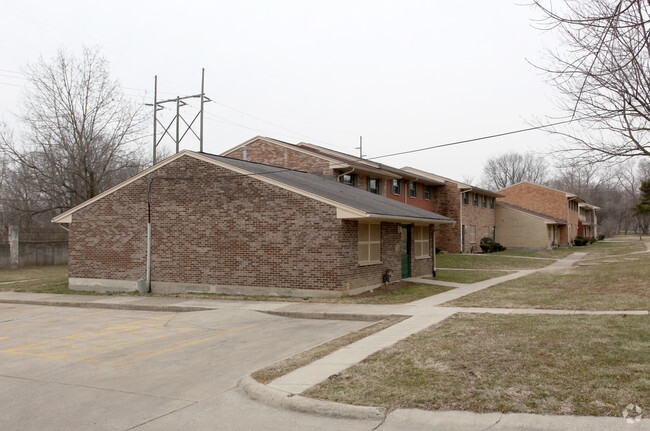 Building Photo - 3400-3426 W Riverview Ave
