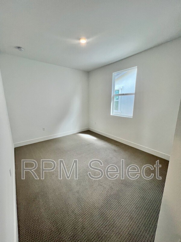 Building Photo - 2604 Atascadero Dr