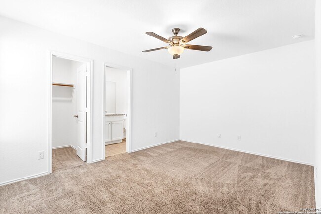 Building Photo - Charming Home Awaits: Spacious & Modern Living in a Prime Location