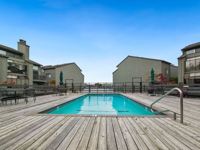 Building Photo - On-the-Water Living Experience: 2BR/2BA Co...