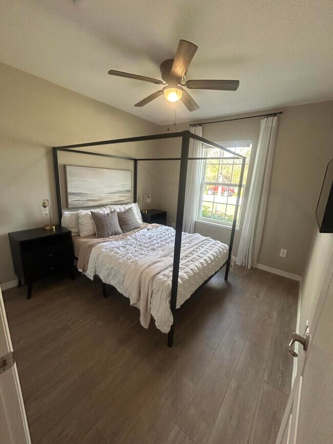 Building Photo - 5840 NW Bates Ave