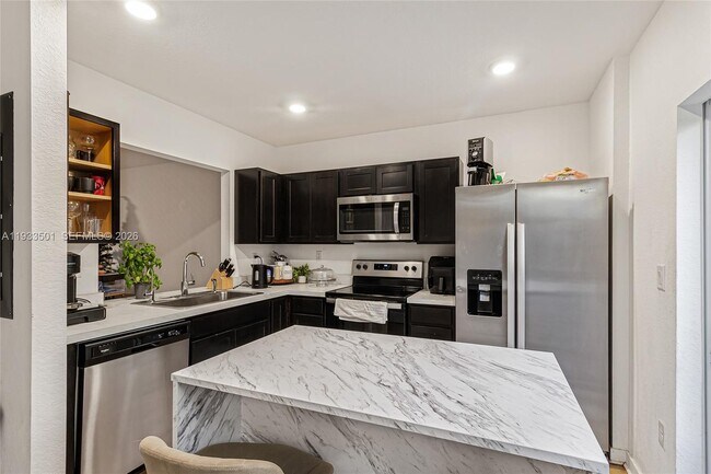 Building Photo - 476 NE 5th St