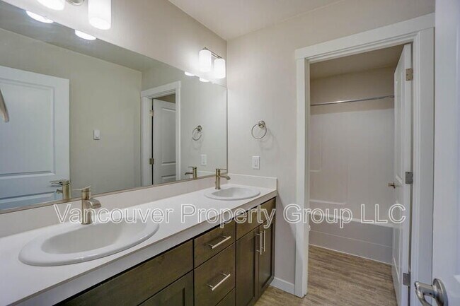 Building Photo - 2904 NE 161st Ct