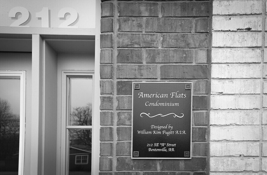Building Photo - 212 SE A St