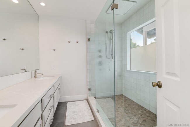 Building Photo - 418 Summer View Cir