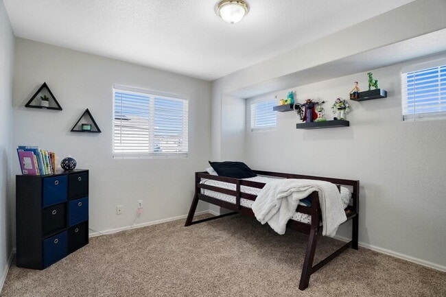 Building Photo - 2205 Meadowlark Ln