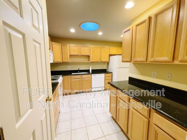 Building Photo - 15 Spring Village Ln