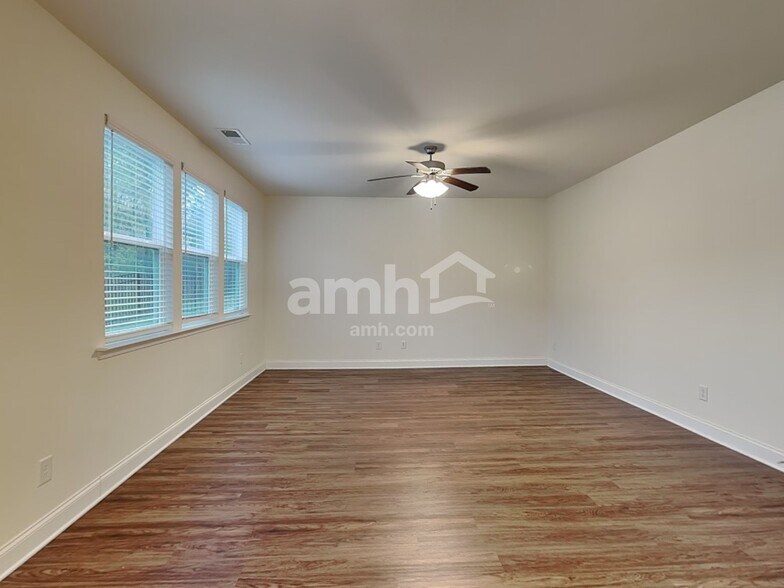 Building Photo - 109 Fairway Dr