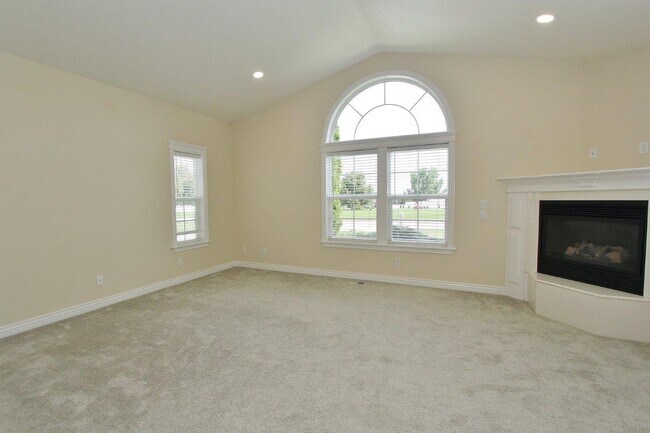 Building Photo - 4109 E Man O War Dr