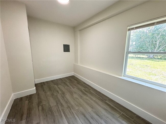 Building Photo - 561 Wood Ave