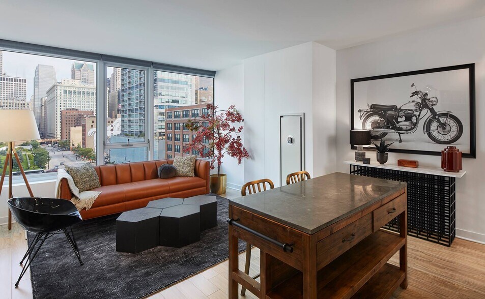 Building Photo - 529 S Wells St
