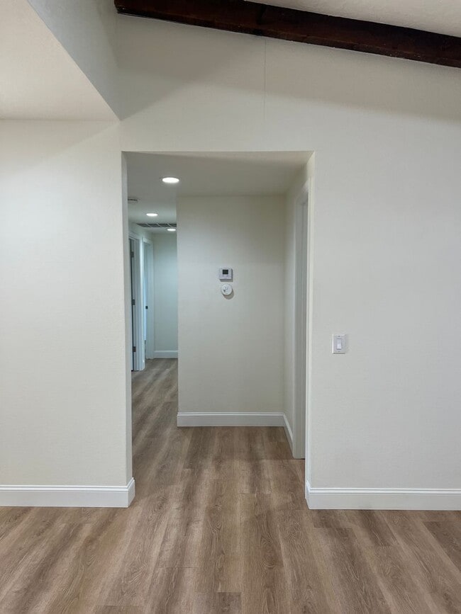 Building Photo - 4177 Villa Dr