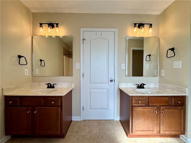 Building Photo - 105 Bluebonnet Oak Ct