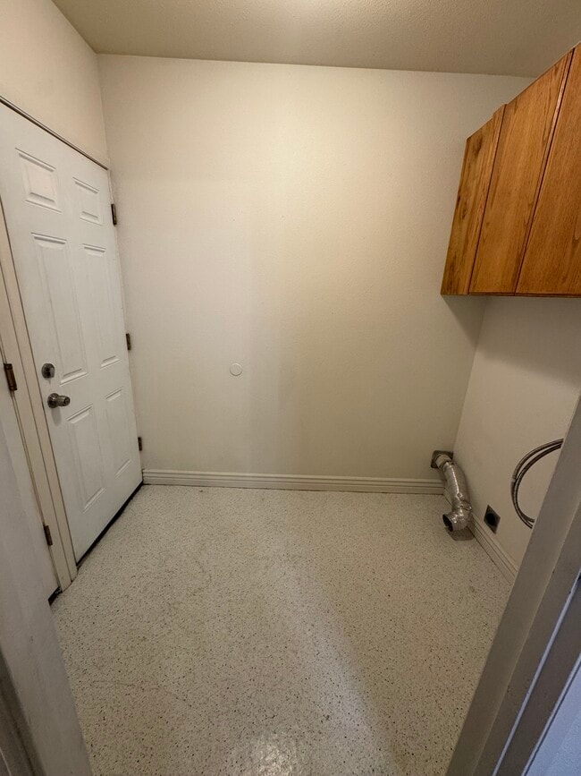 Building Photo - 6515 Butte St