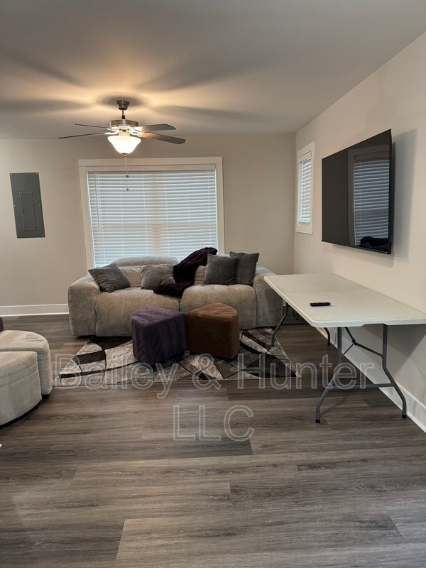 Building Photo - 1328 B Blvd SW