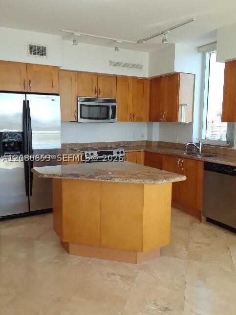 Building Photo - 1745 E Hallandale Beach Blvd