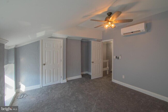 Building Photo - 187 Conarroe St