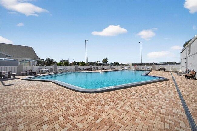 Building Photo - 11812 Lynmoor Dr