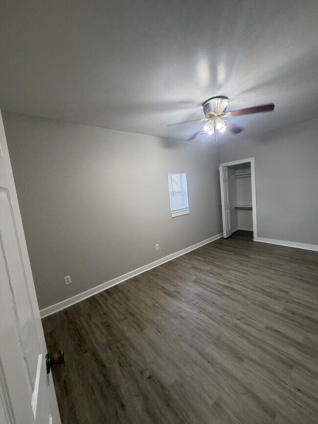 Building Photo - 3910 Deodar St