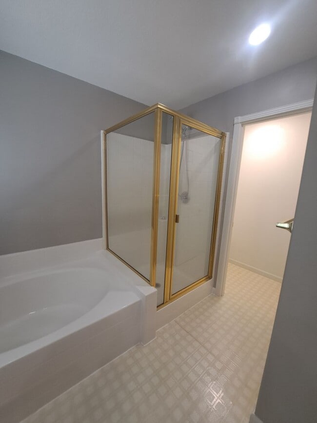Building Photo - Beautiful setting 4 bedroom A/C Available Now