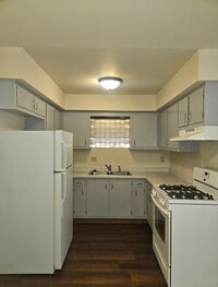 Building Photo - 11205 W Bluemound Rd