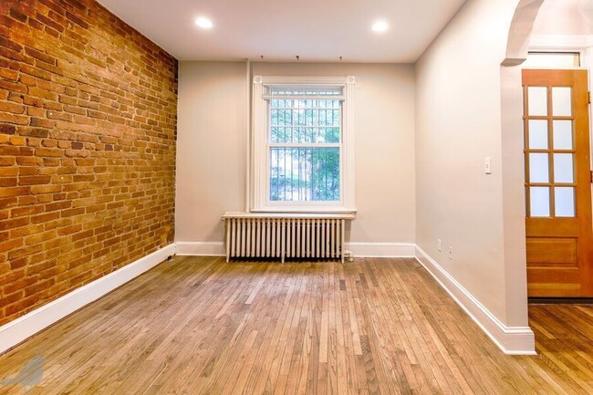 Building Photo - 337 14th St NE